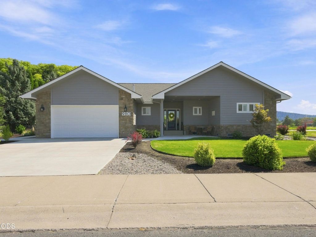 980 Harbor Isle Boulevard, Klamath Falls