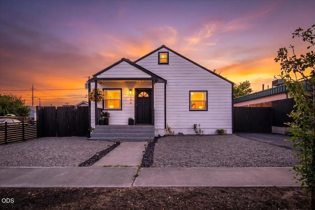 736 Sw 10th Street, Redmond