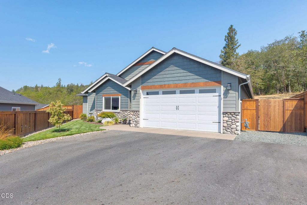 326 Sw Kennedy Way, Grants Pass