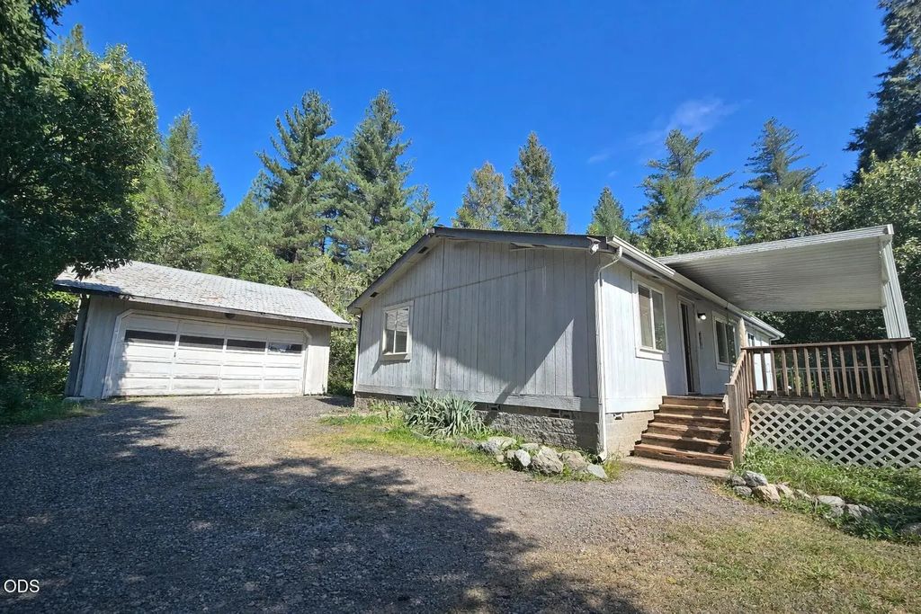 275 Sallsten Road, Grants Pass