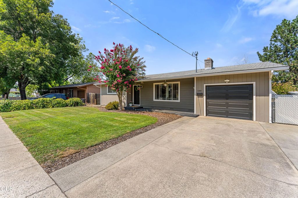 1310 Se Perry Street, Grants Pass