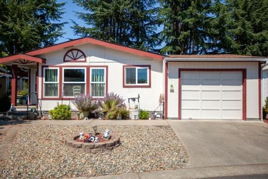 1058 Hemlock Lane, Grants Pass