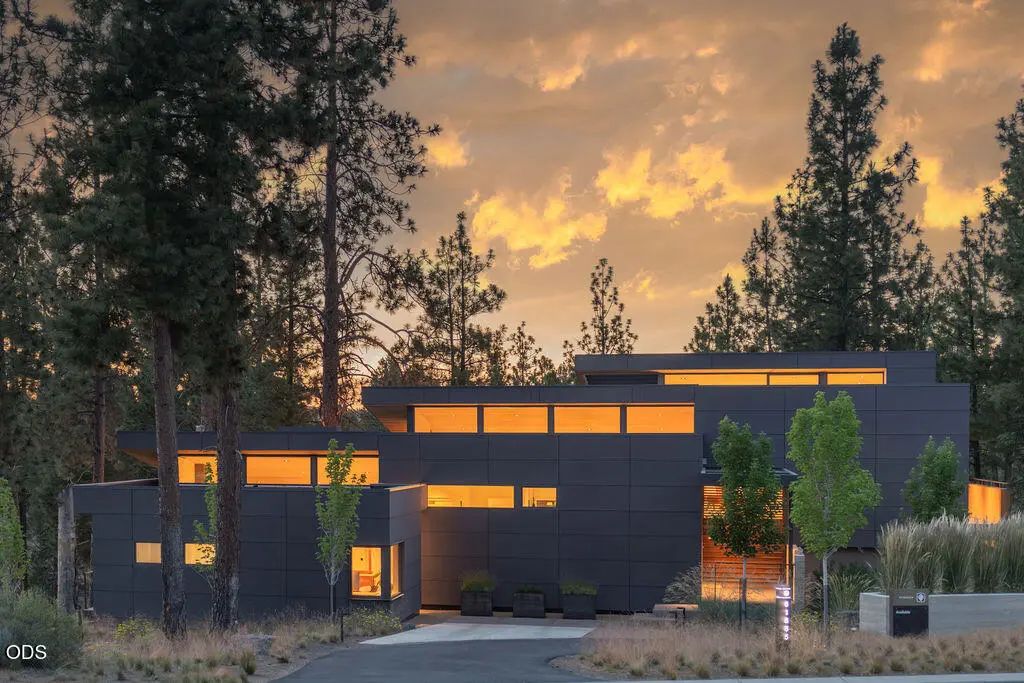 61865 Hosmer Lake Drive, Bend
