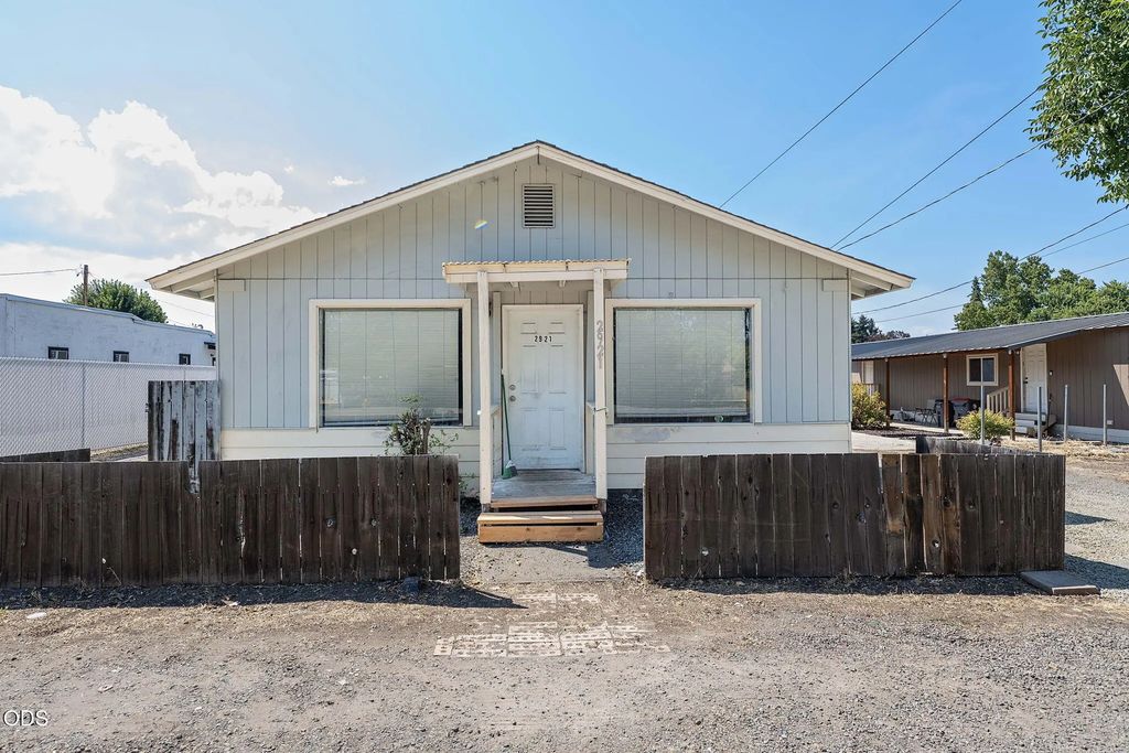 2921 Table Rock Road, Medford