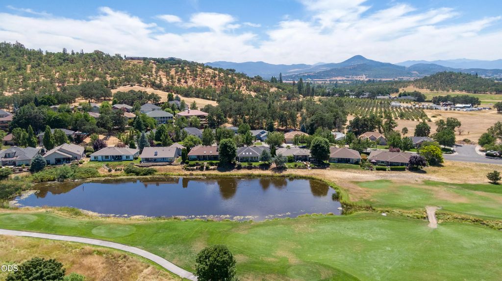 Robert Trent Jones Boulevard 3, Eagle Point