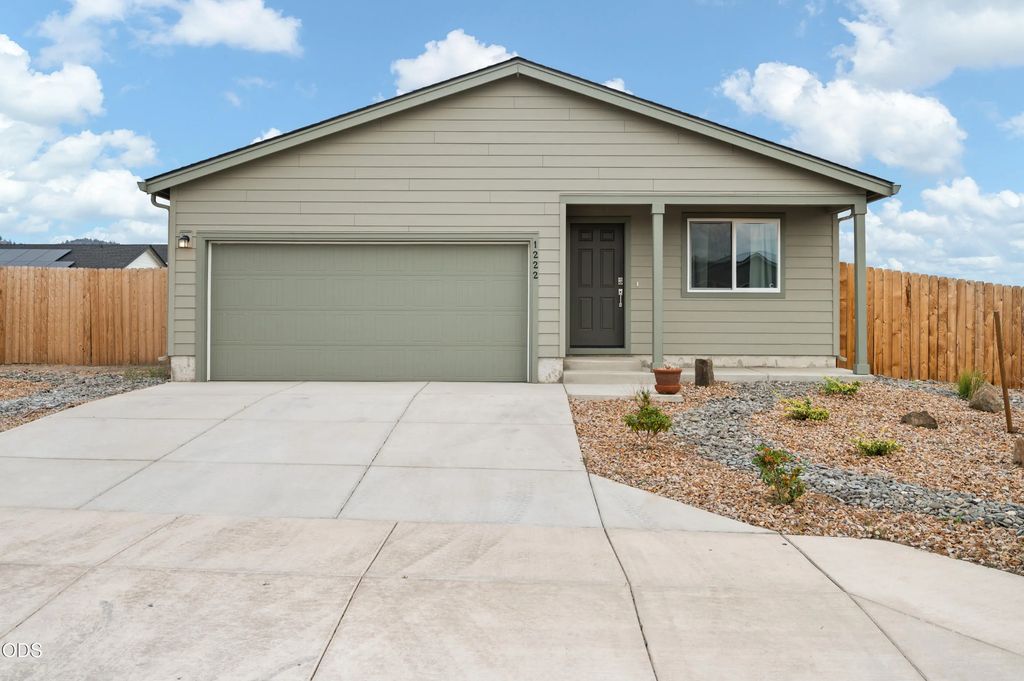 1222 Ne Cobbleridge Court, Prineville