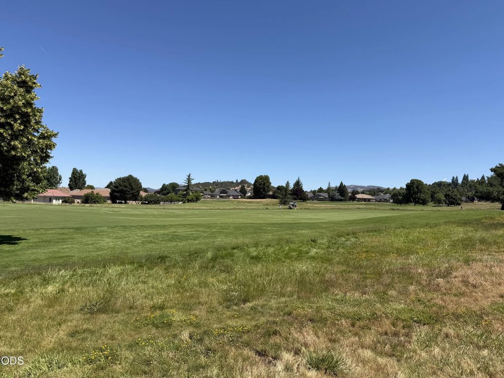 Robert Trent Jones Boulevard 2, Eagle Point
