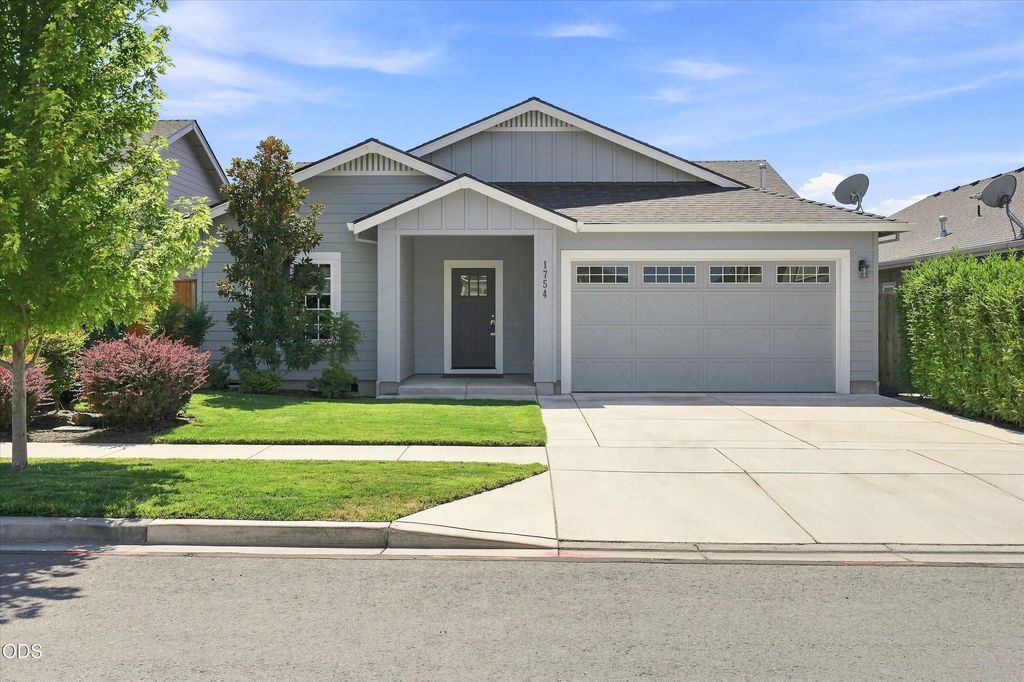 1754 Dragon Tail Place, Medford