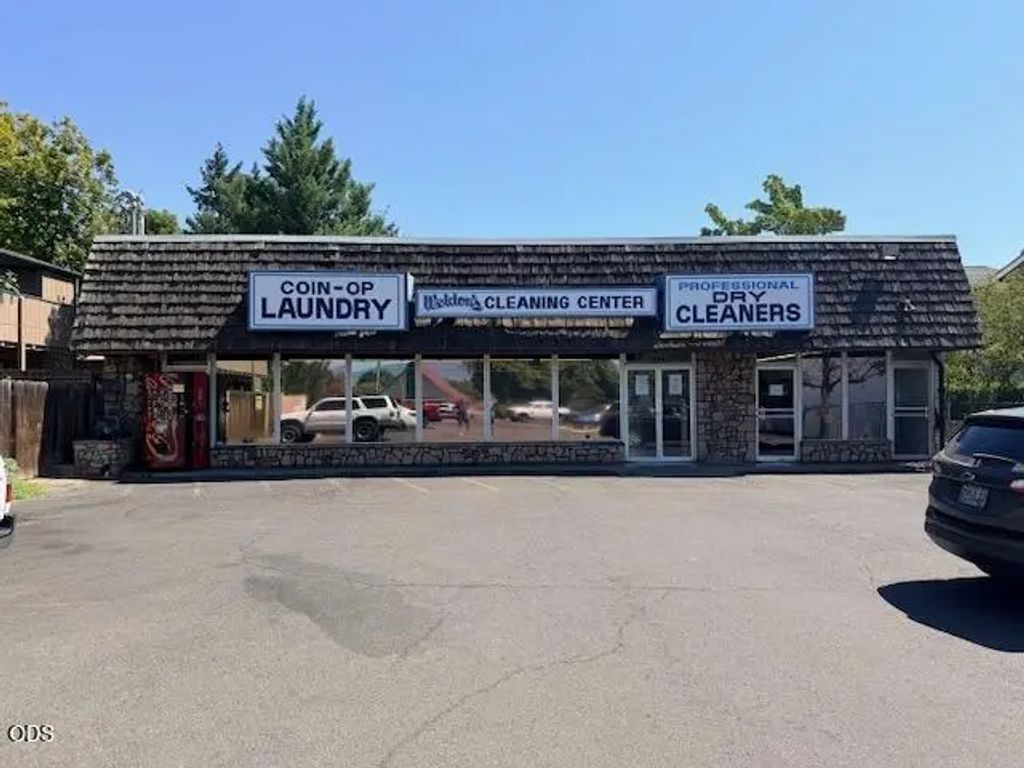 642 Crater Lake Avenue, Medford