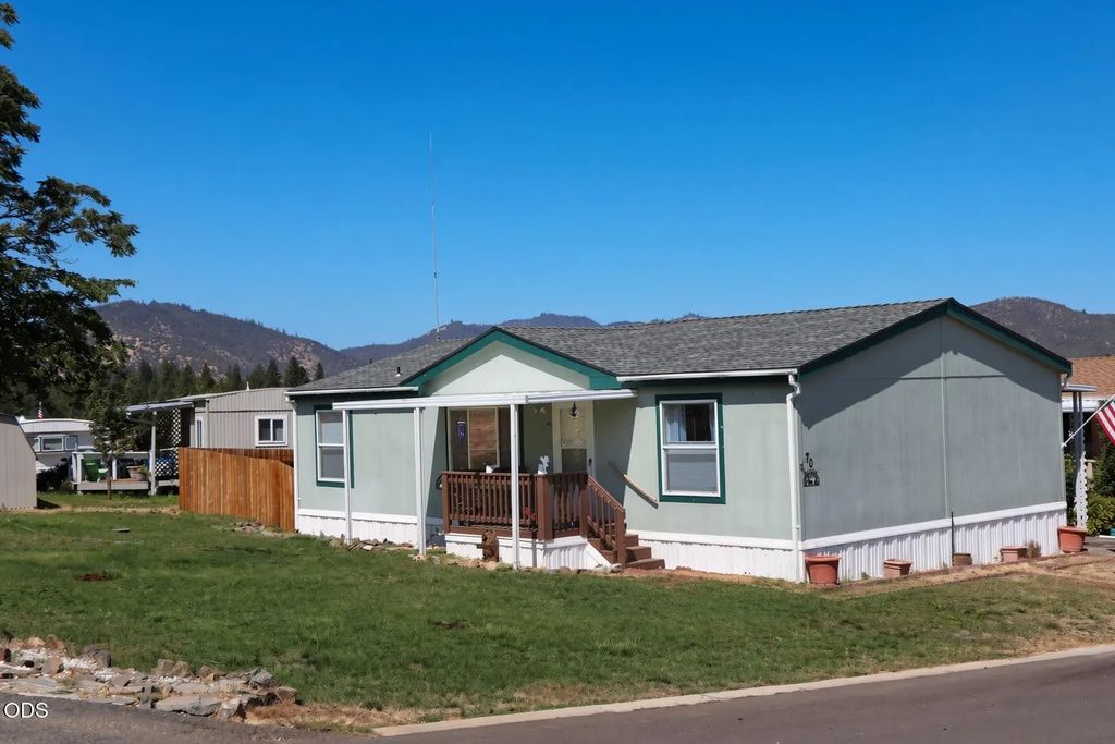 8401 Old Stage Road 70, Central Point