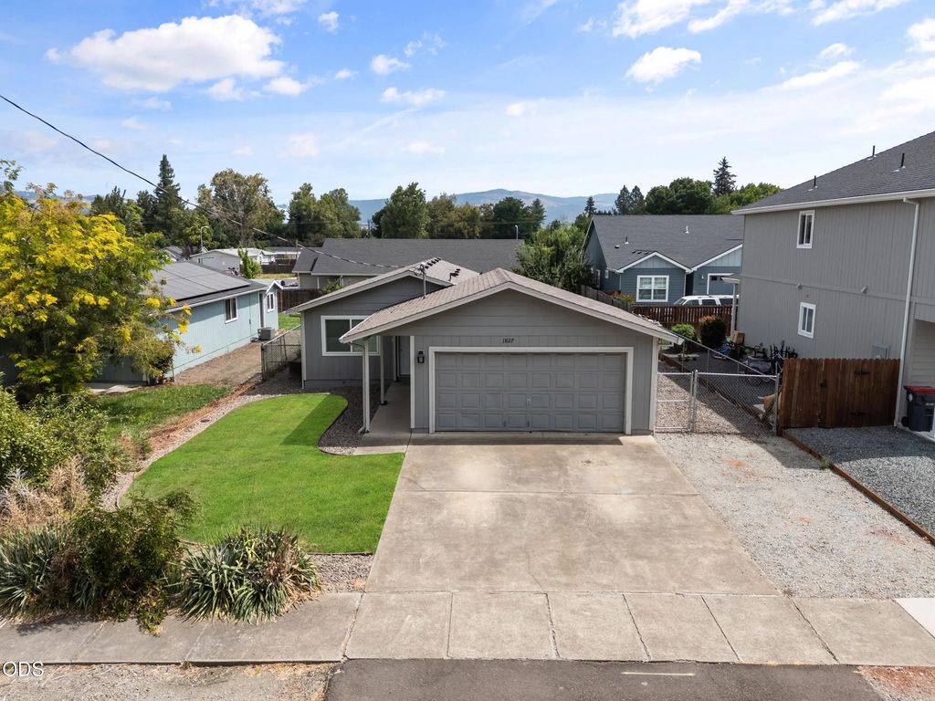 1827 Lillian Street, Medford