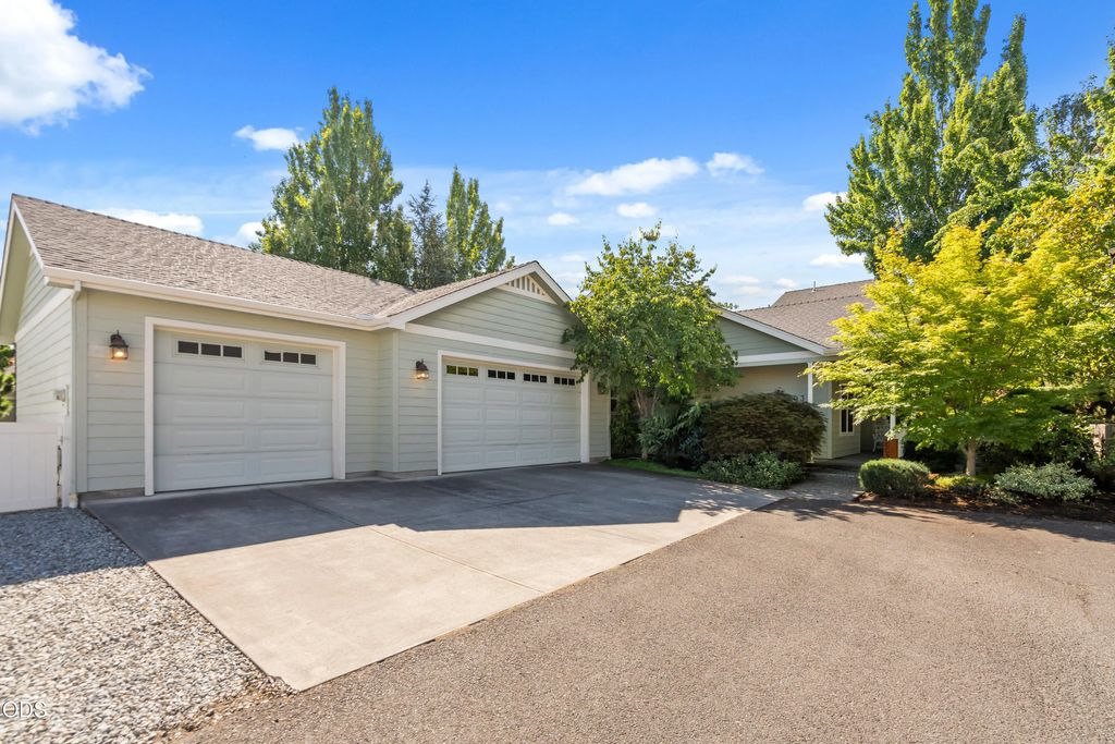 803 Buck Point Street, Central Point