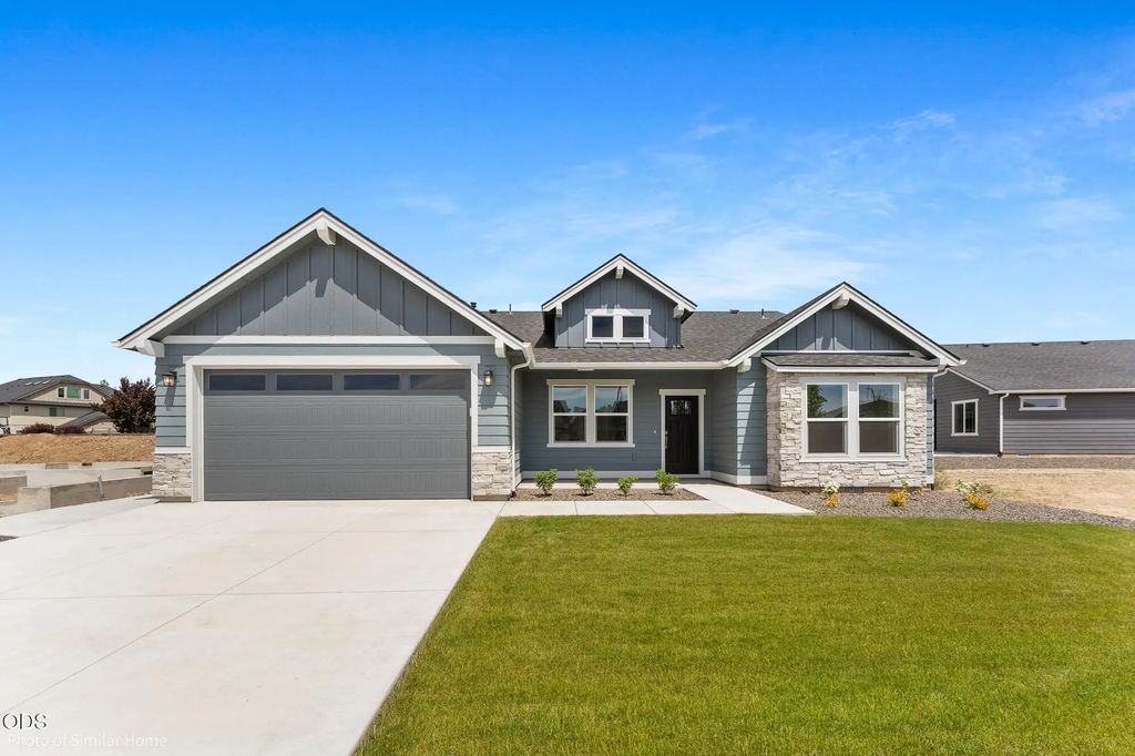 3049 Sky Lakes Drive 55, Medford