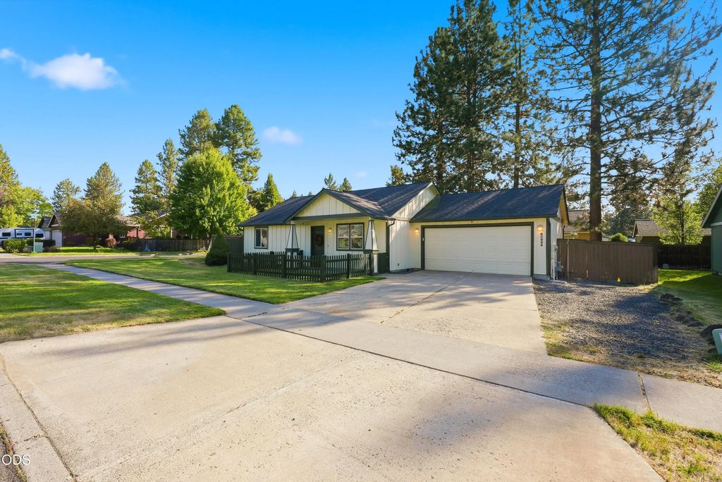 60998 Honkers Lane, Bend