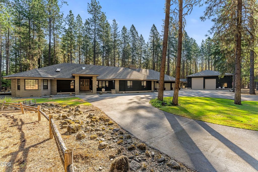 200 Brookstone Hills Drive, Grants Pass