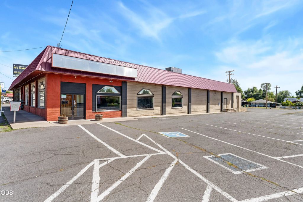 4470 S 6th Street, Klamath Falls