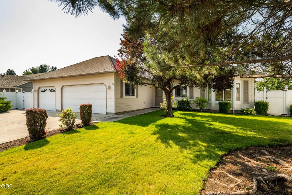 3916 Sw Sam Snead Court, Redmond