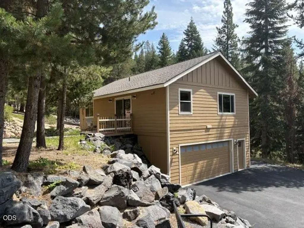 141239 Red Cone Drive, Crescent Lake