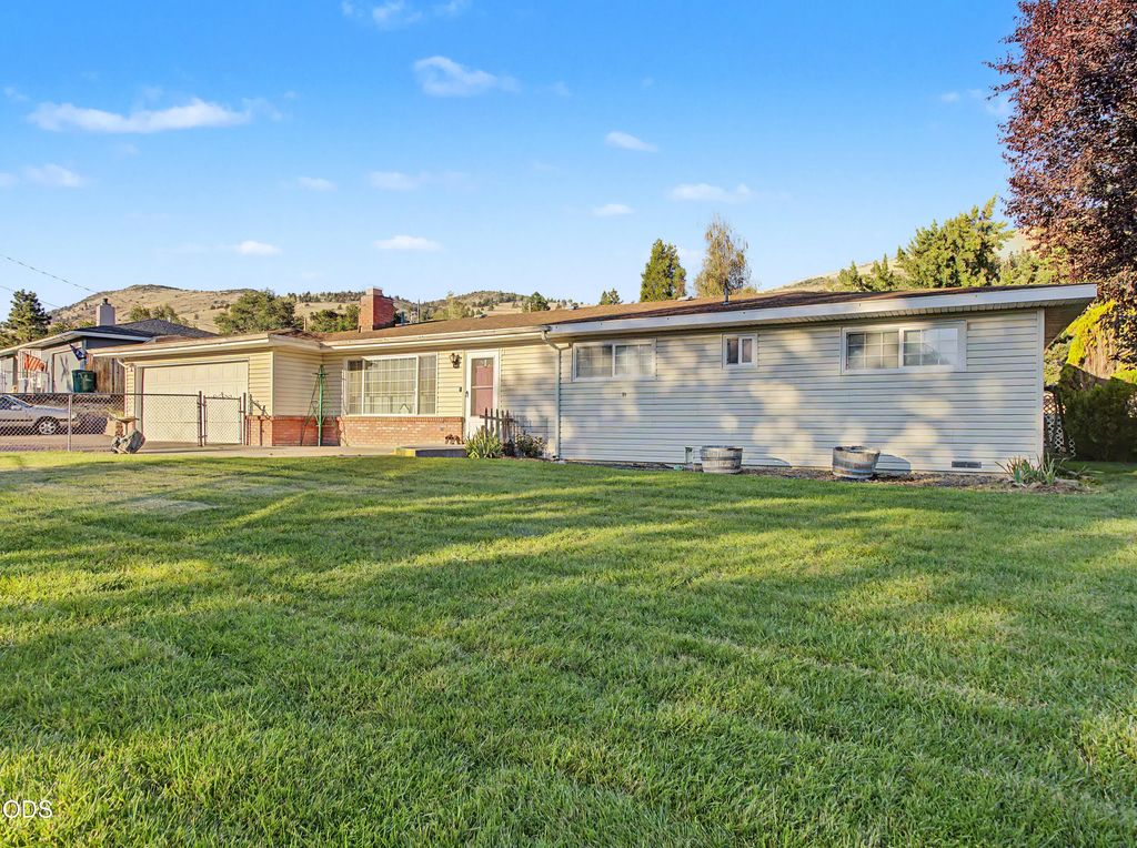 1915 Carlson Drive, Klamath Falls