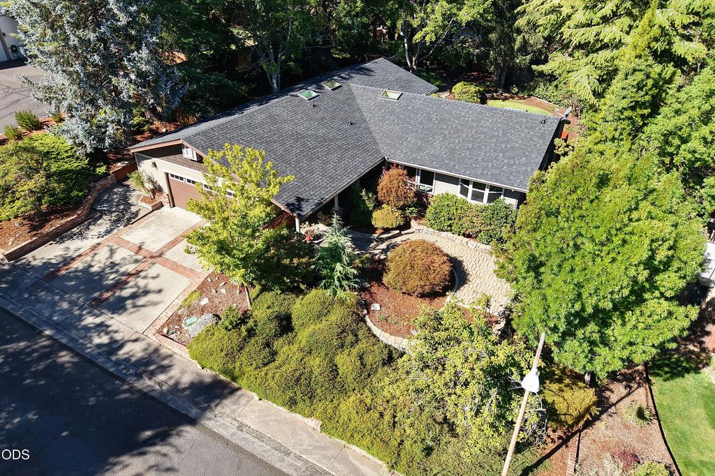 76 Monterey Drive, Medford