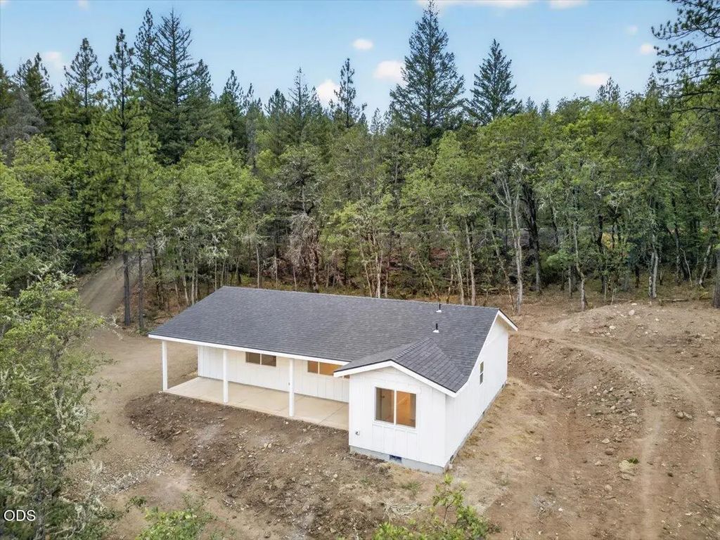 5220 Highway 227, Trail