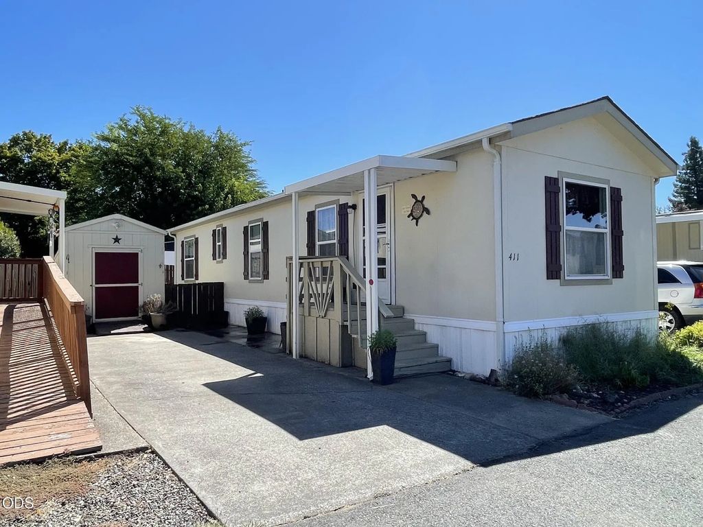 411 Teakwood Drive, Grants Pass