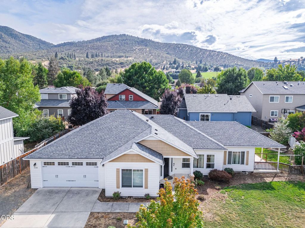 1630 Summer Place, Talent