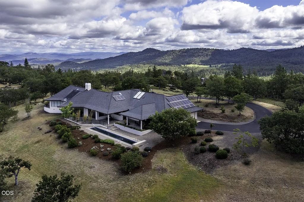 7012 Pine Ridge Drive, Medford