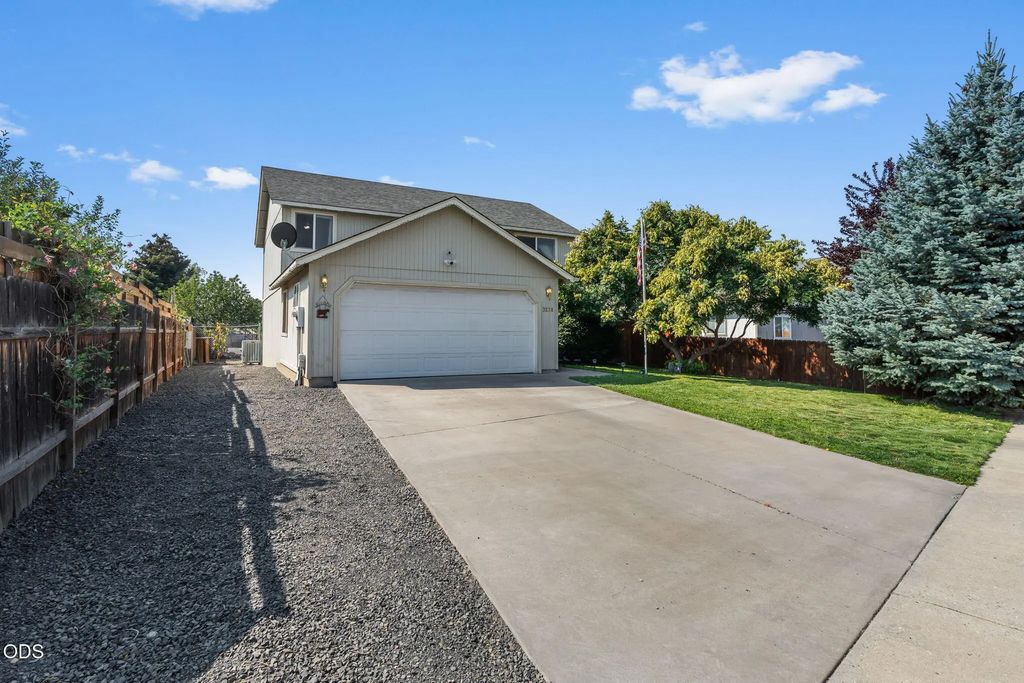 3238 Sw Lava Avenue, Redmond