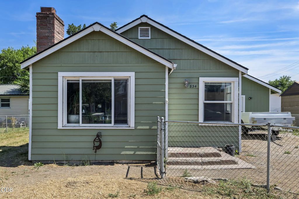 834 Nw Ewen Street, Prineville