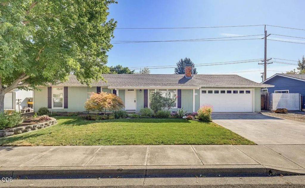 1832 Nancy Avenue, Central Point