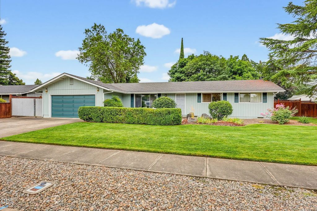 1964 Camellia Avenue, Medford