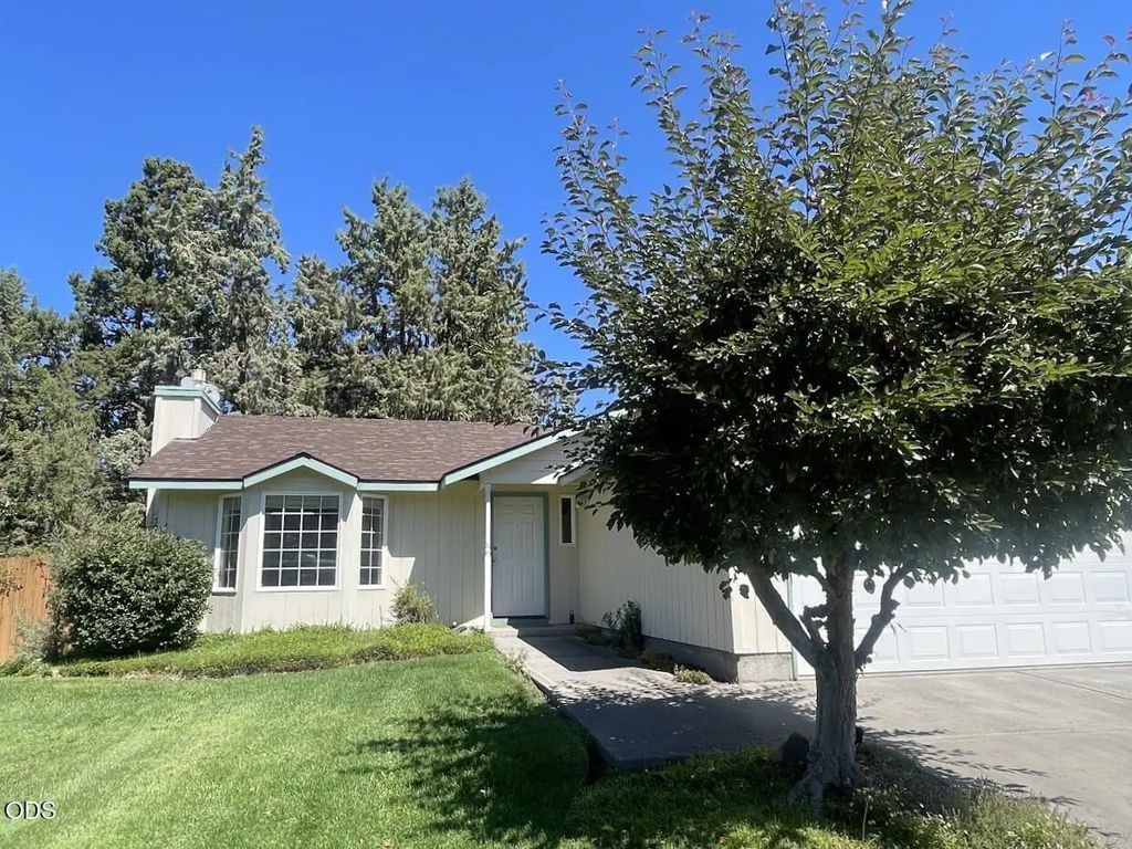 2026 Ne Hall Circle, Bend