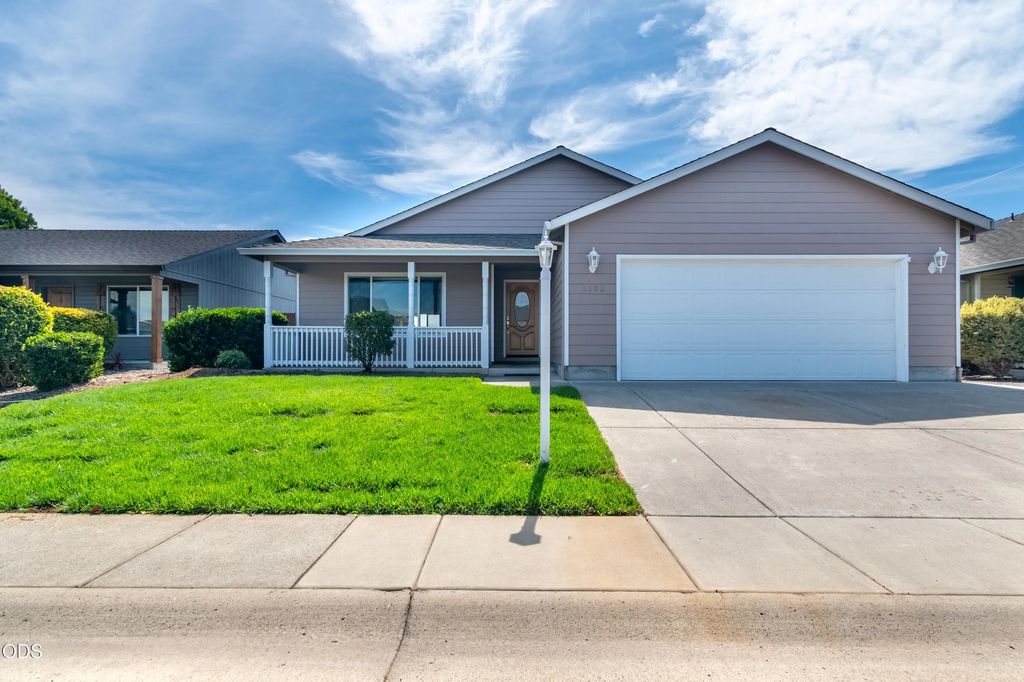 2102 Lara Lane, Central Point