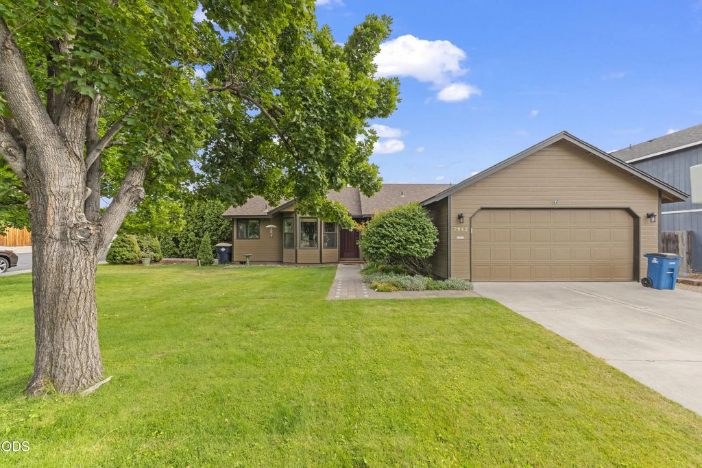 2942 Sw Quartz Avenue, Redmond