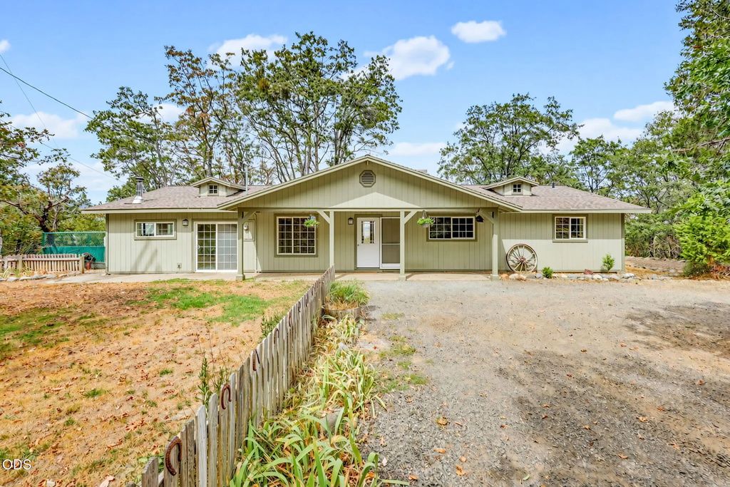 2590 Siskiyou Highway, Ashland