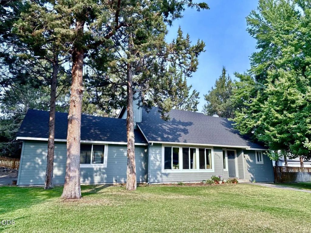 2923 Ne Deborah Court, Bend