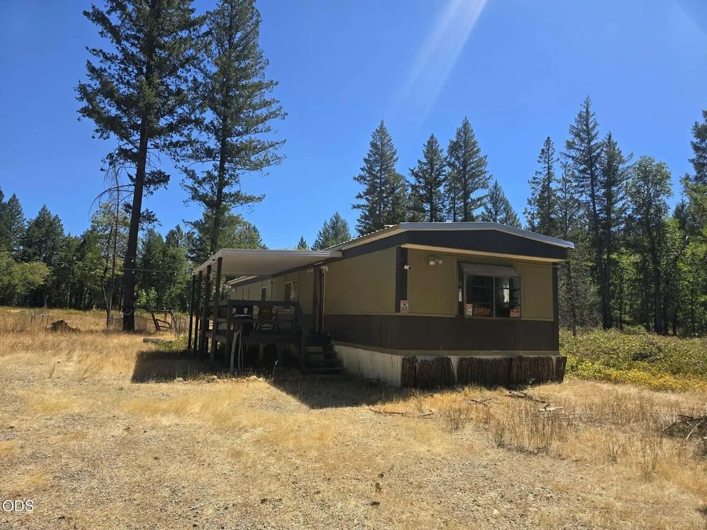 125 Floyd Lane, Cave Junction