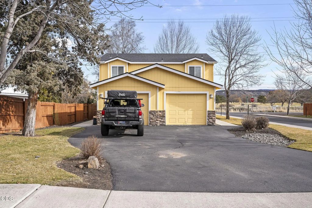 614 S Cliffside Lane, Prineville