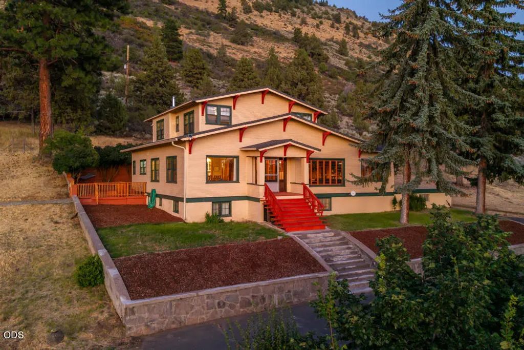 24305 N Hwy 97, Chiloquin