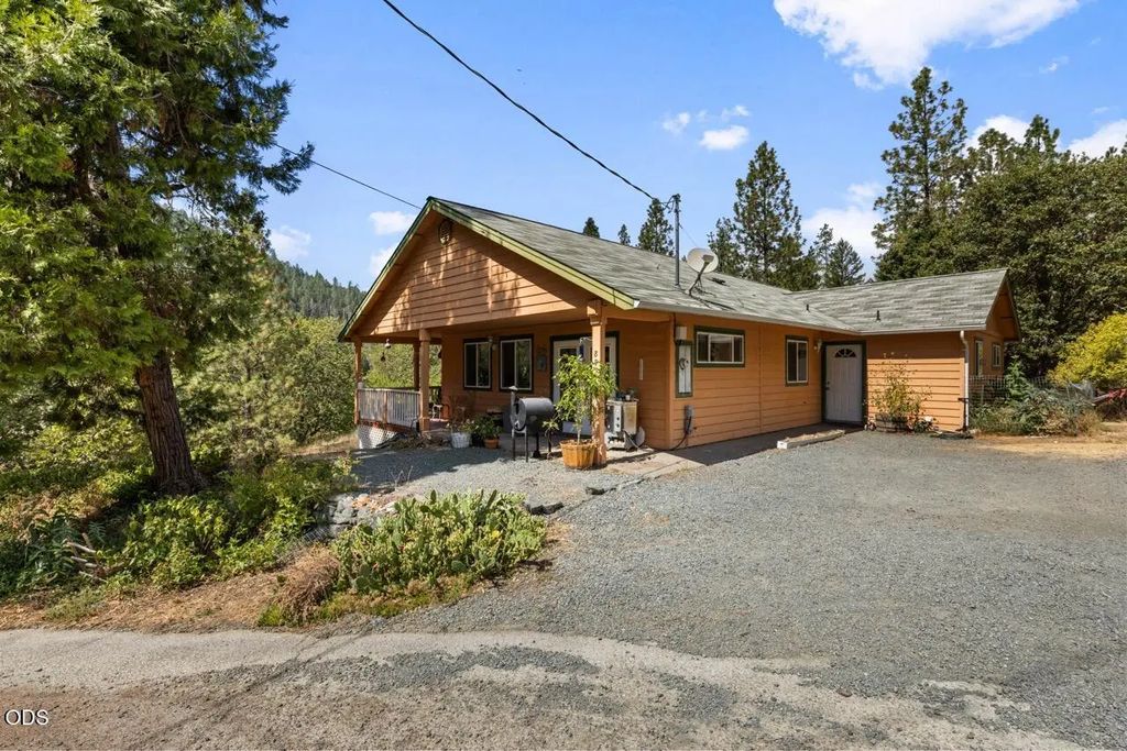 897 Savage Creek Road, Grants Pass