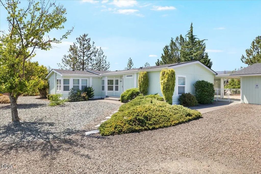 221 Deer Park Lane, Shady Cove