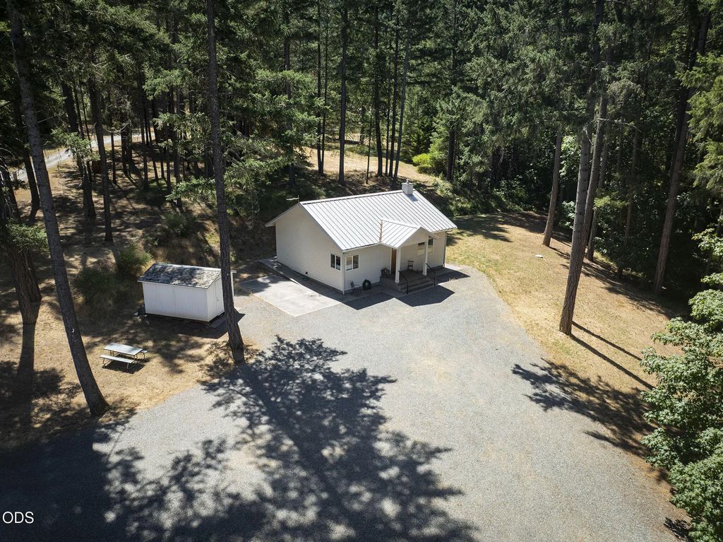 396 Daily Lane, Grants Pass