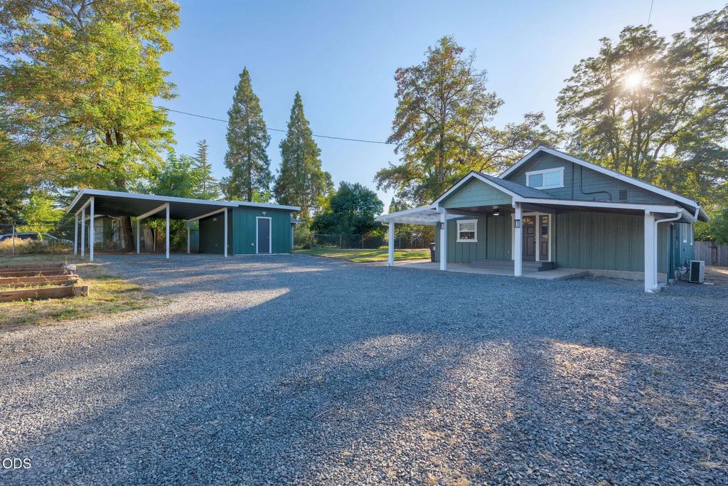1102 Sw Oak Street, Grants Pass
