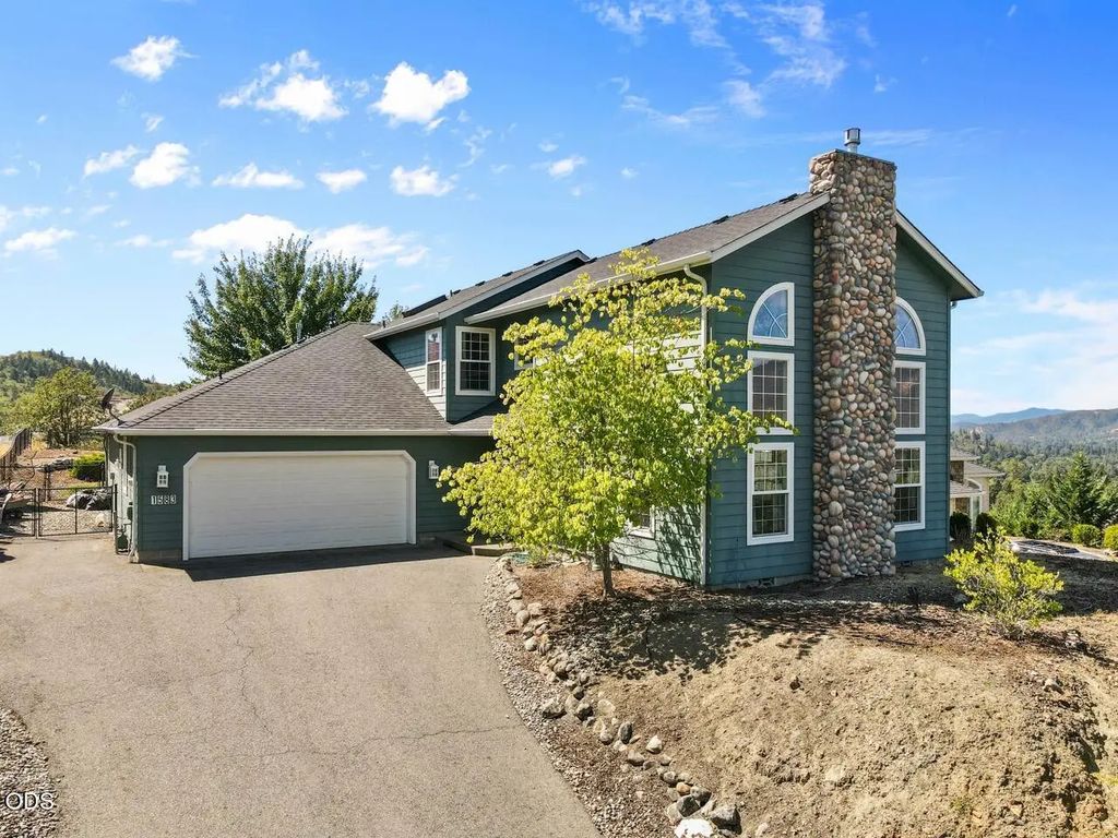 1583 Panoramic Loop, Grants Pass