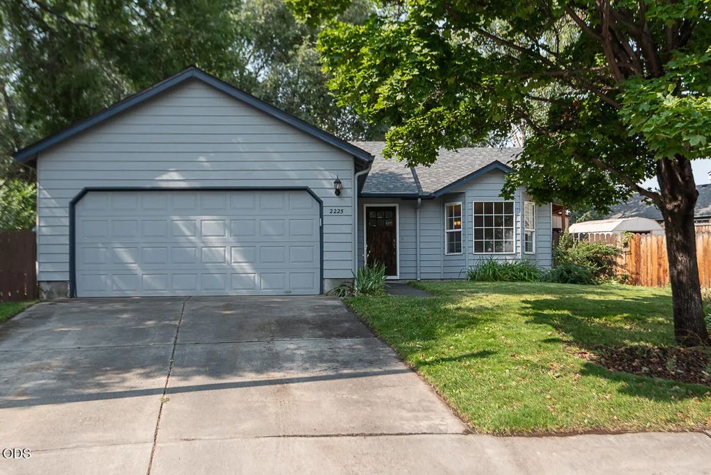 2225 Sw 30th Court, Redmond