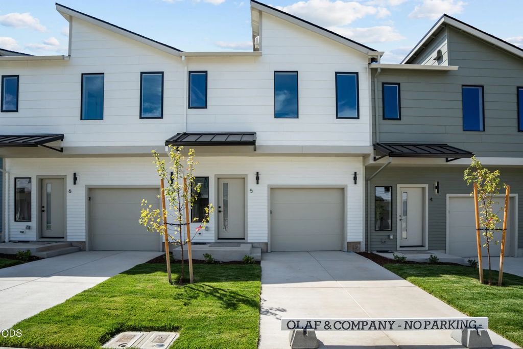 2032 Sunset Drive 5, Medford