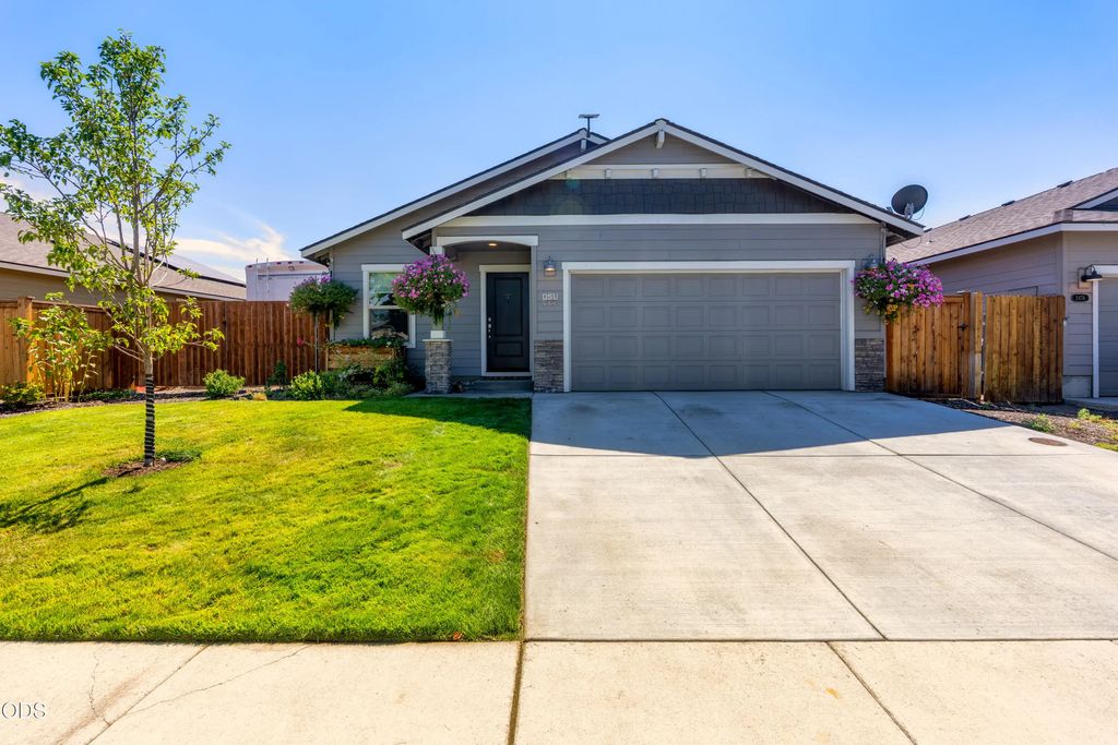 2466 Sw Metolius Avenue, Redmond
