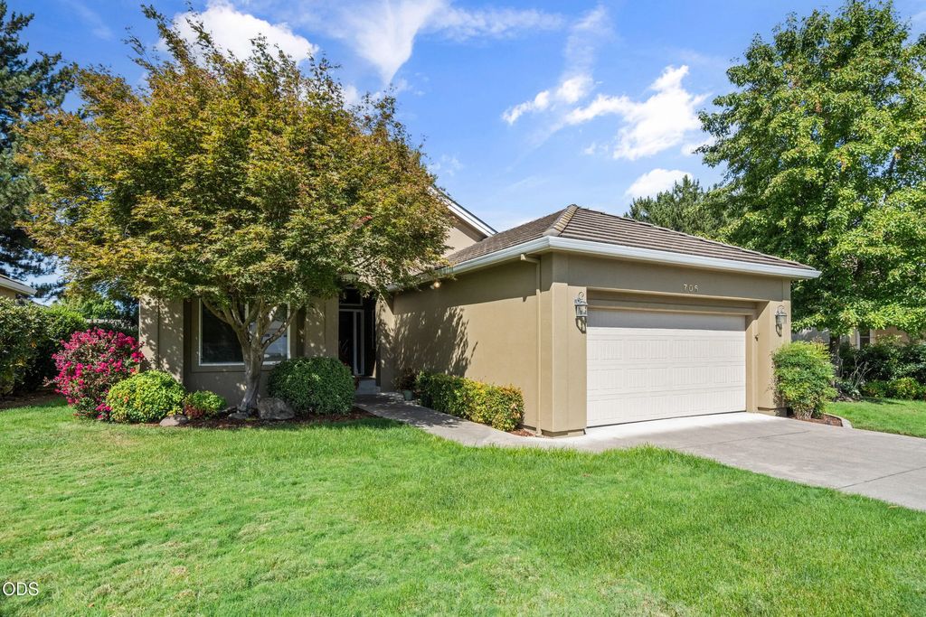 706 Summerwood Drive, Medford