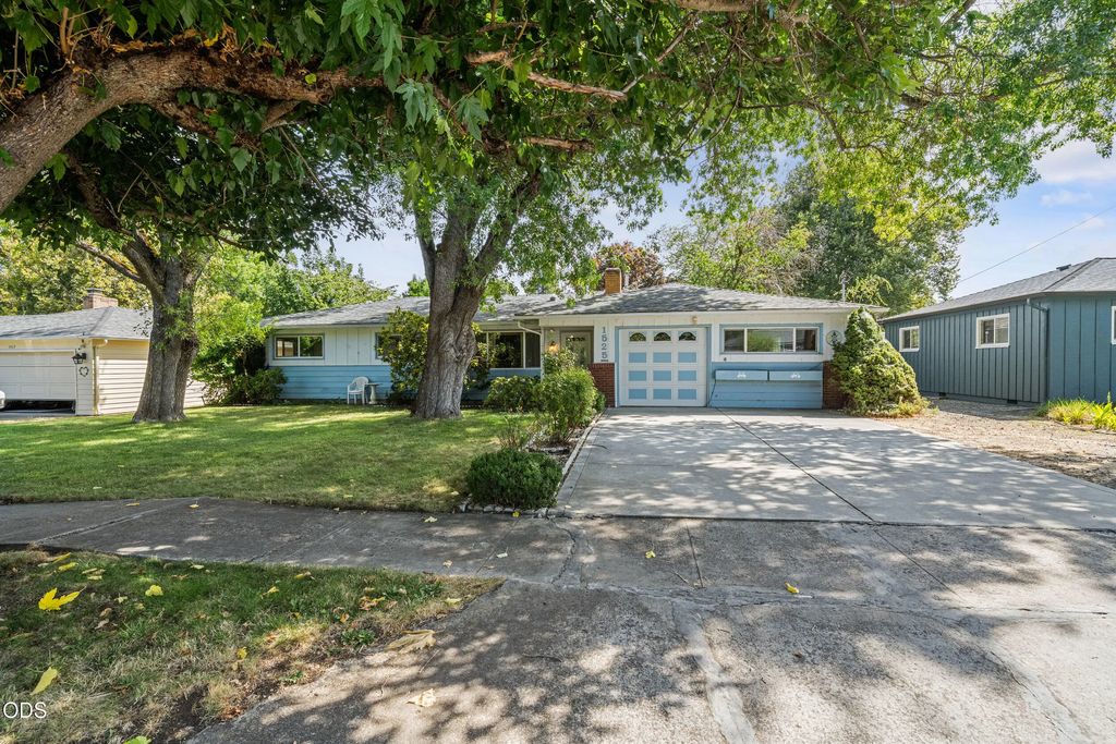 1525 Whitman Avenue, Medford